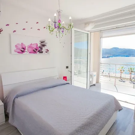 Апартаменты Lungomare - Goelba