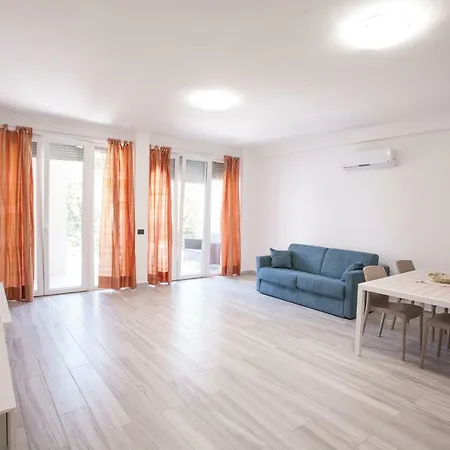 Lungomare - Goelba Апартаменты